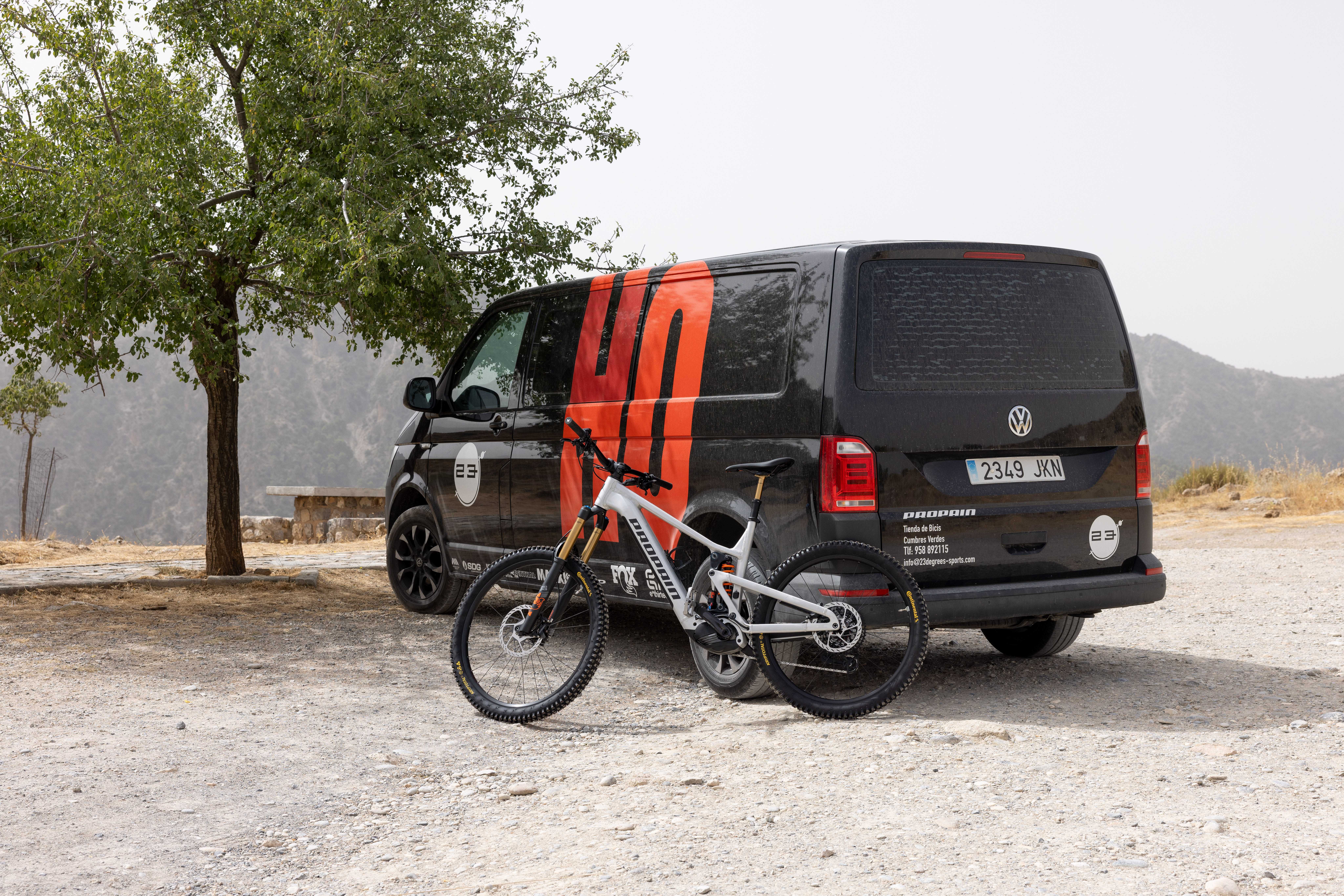 Van HQ 3 - HI RES